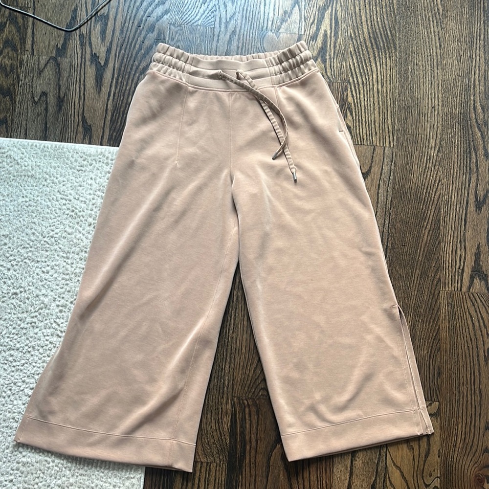 Lulu sweats